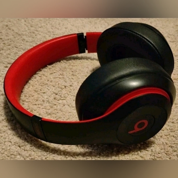 Open Box Brand New Never Used Dre Beats Studio 3 Over Ear Noise Canceling - Picture 2 of 7